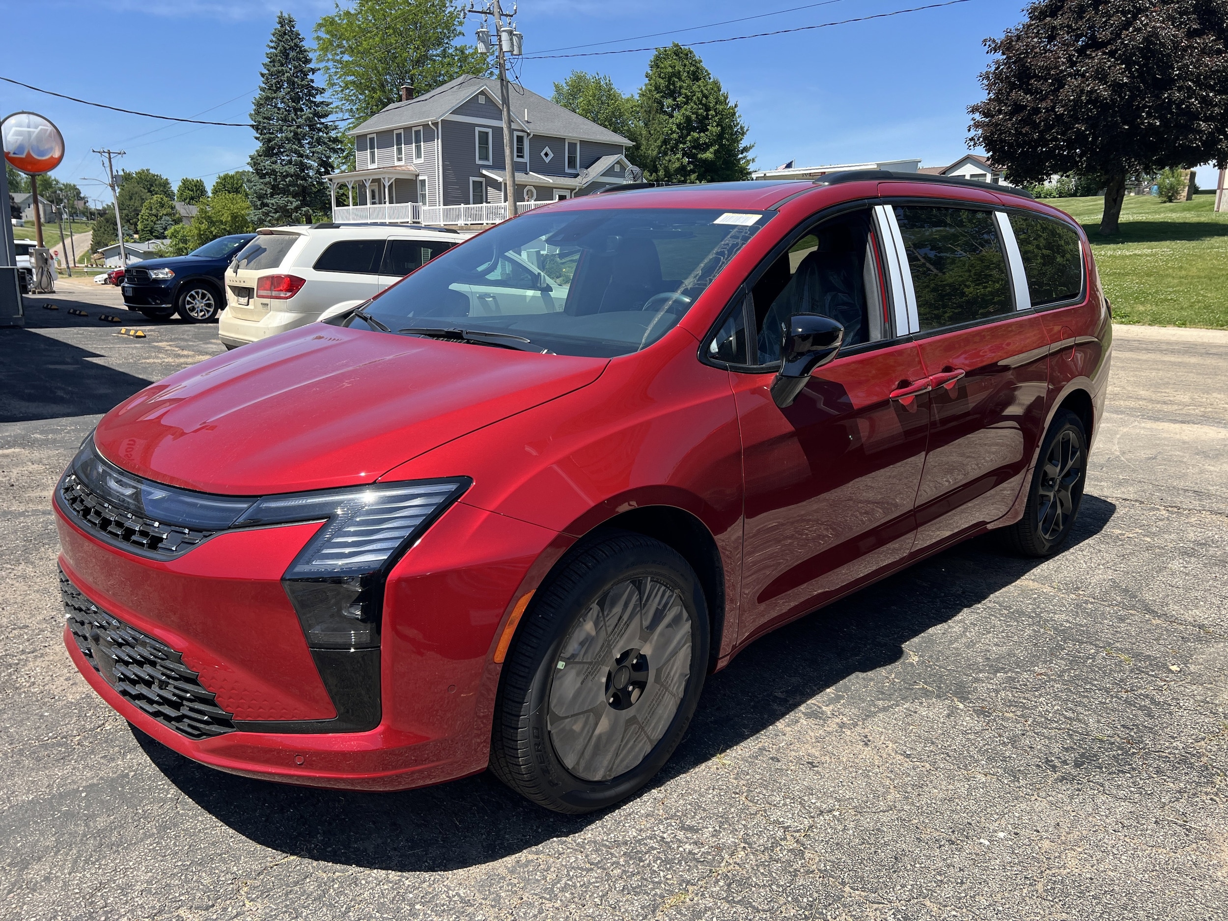 2027 Chrysler Pacifica Limited AWD's photo