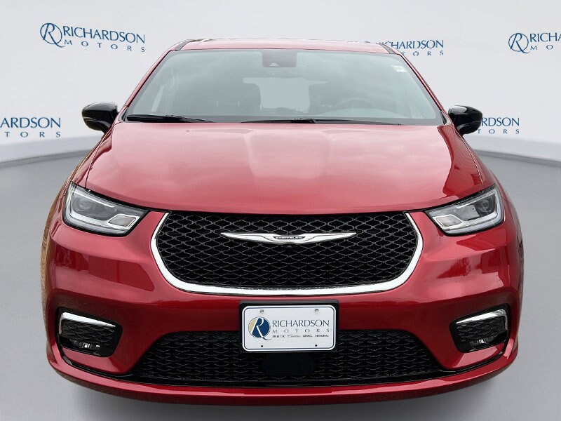 2026 Chrysler Pacifica photo 2