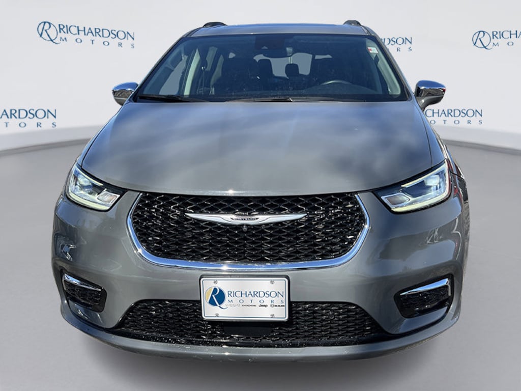 Used 2022 Chrysler Pacifica Limited Van Passenger Van