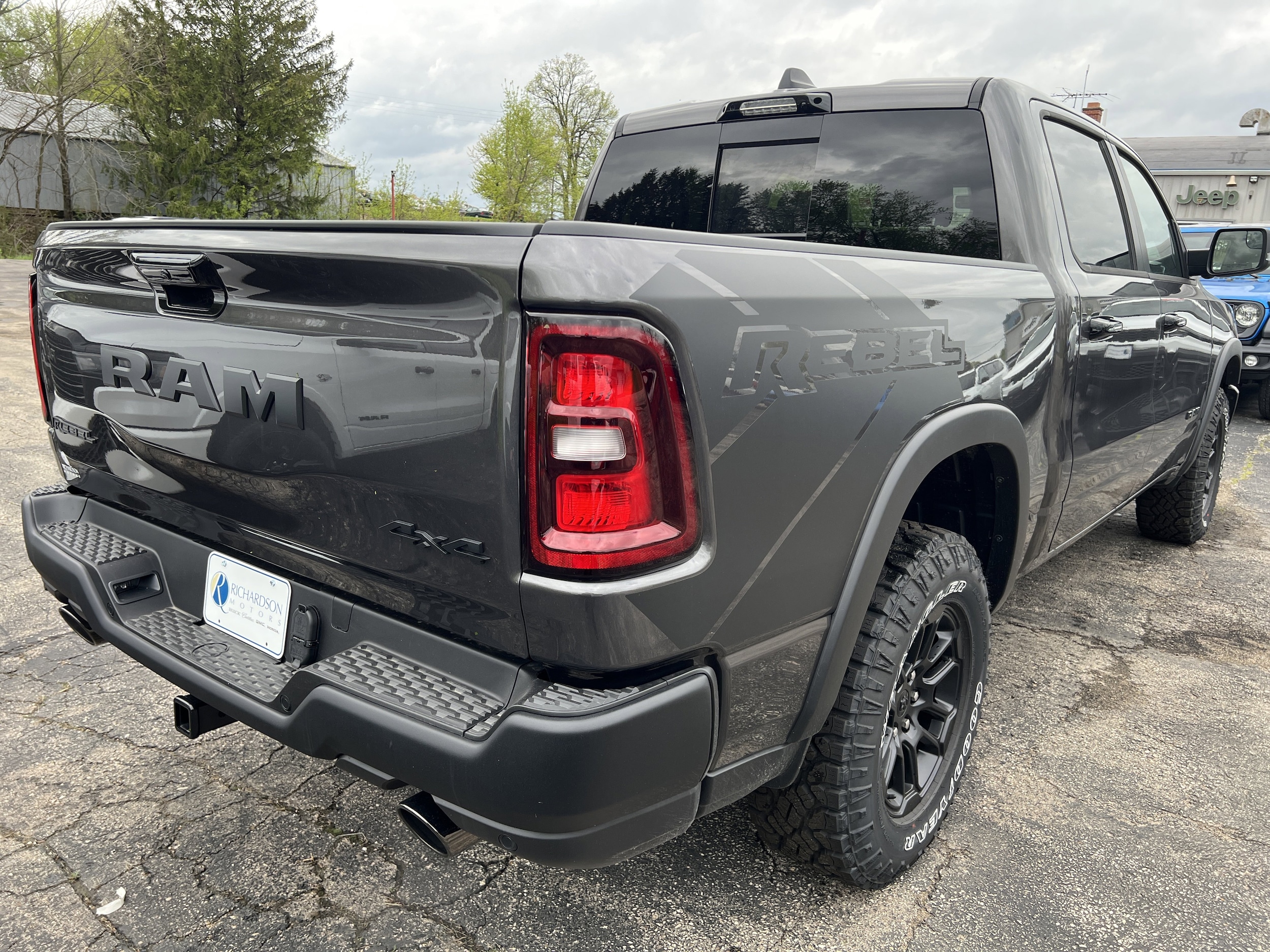 View vehicle photo 5