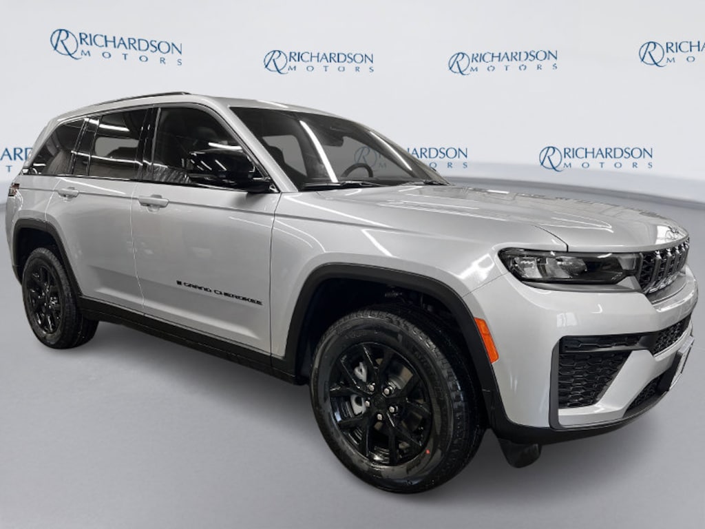 New 2026 Jeep Grand Cherokee LAREDO ALTITUDE 4X4 Sport Utility
