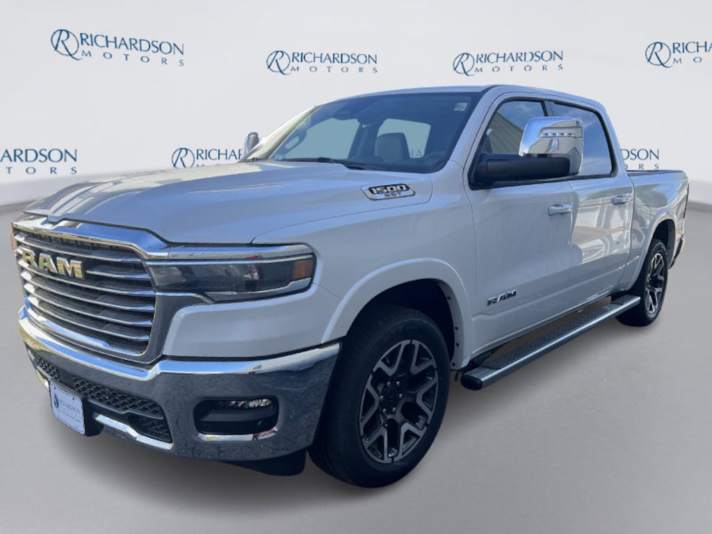 New 2025 Ram 1500 LARAMIE CREW CAB 4X4 5'7 BOX Pickup