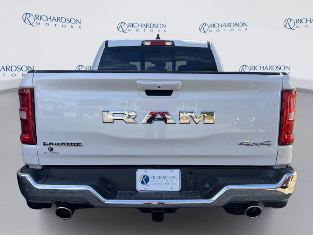 New 2025 Ram 1500 LARAMIE CREW CAB 4X4 5'7 BOX Pickup