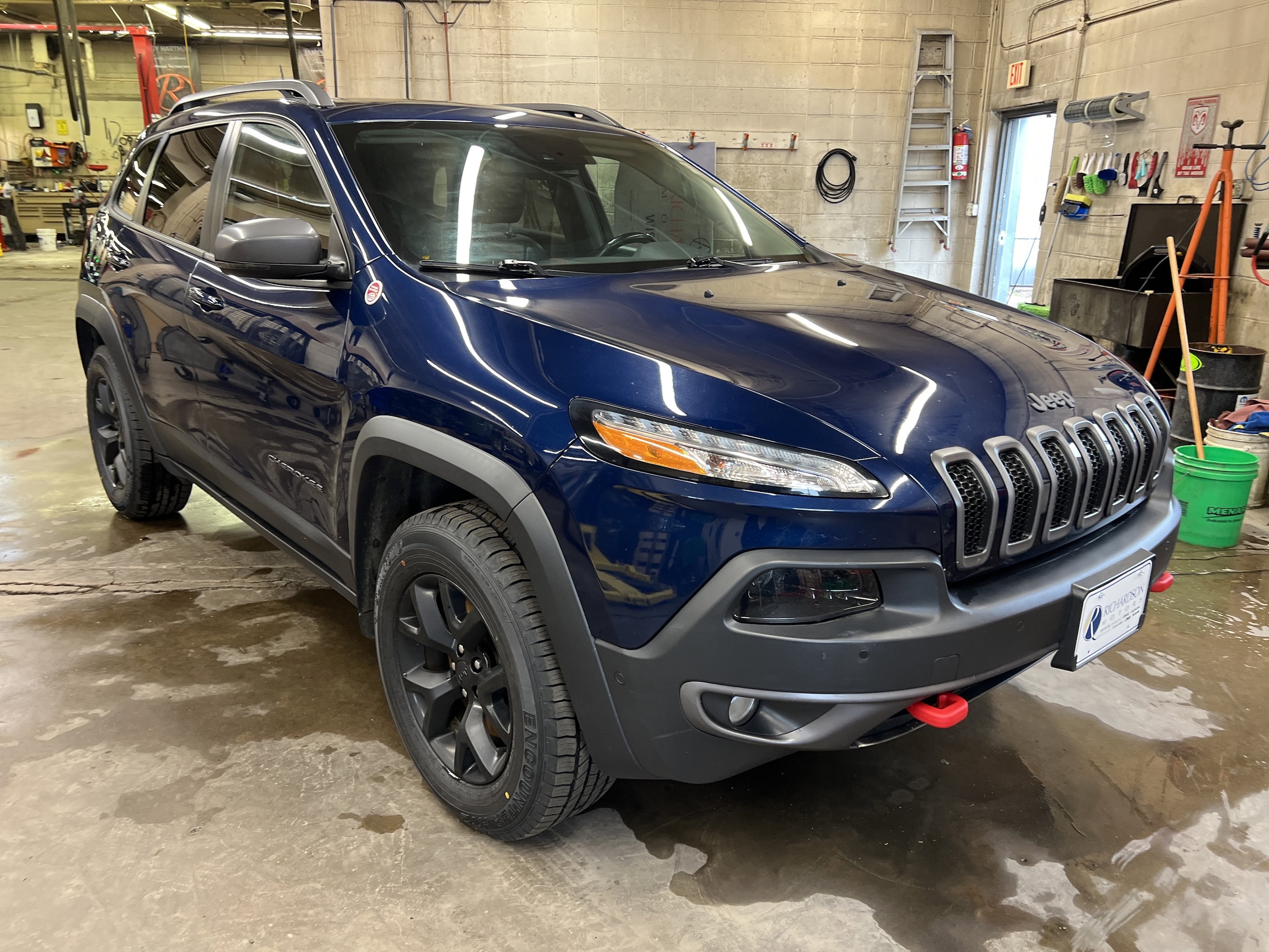 View vehicle photo 3
