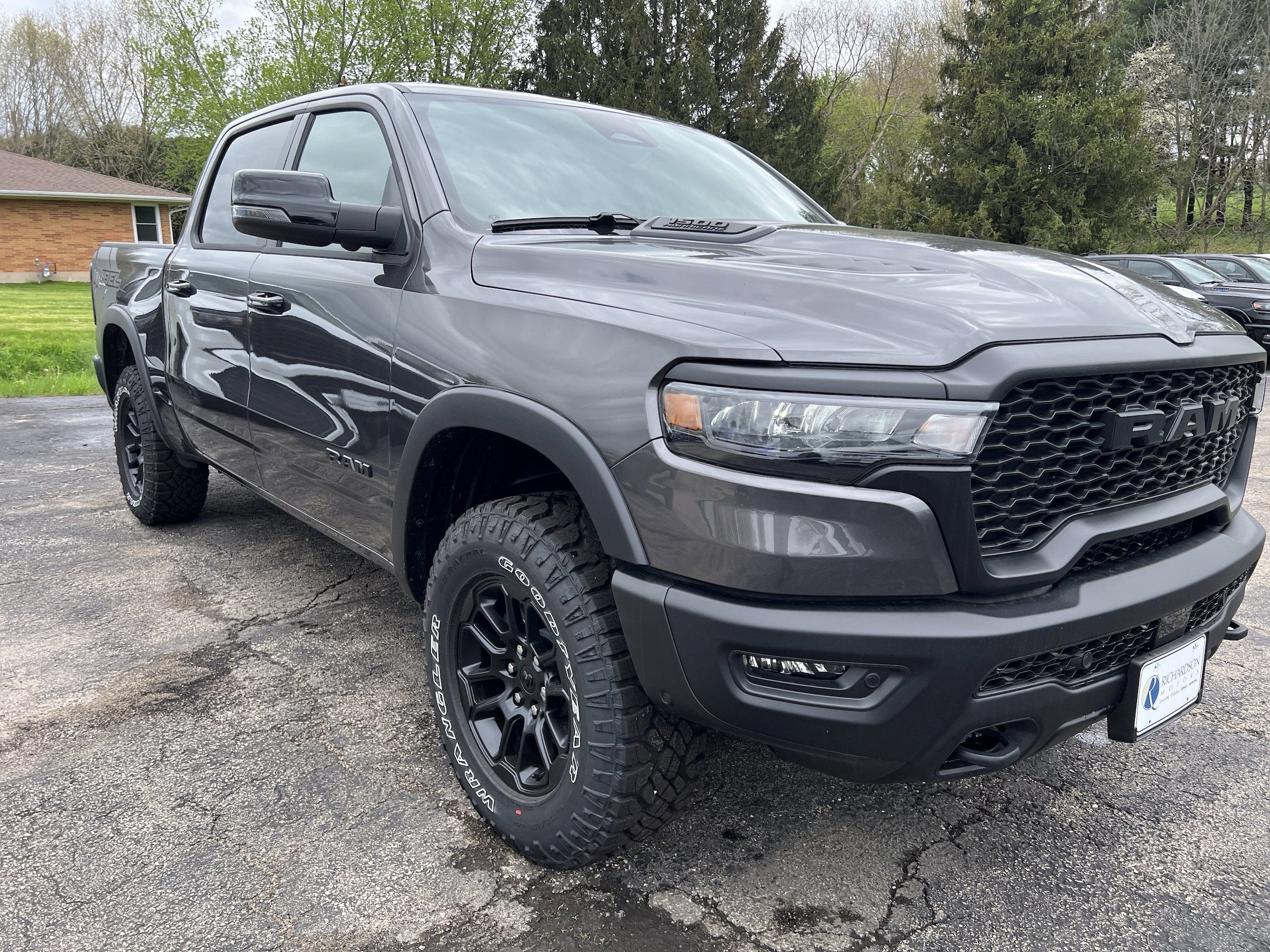 View vehicle photo 3