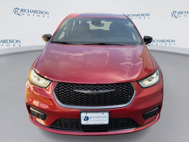 2026 Chrysler Pacifica photo 2