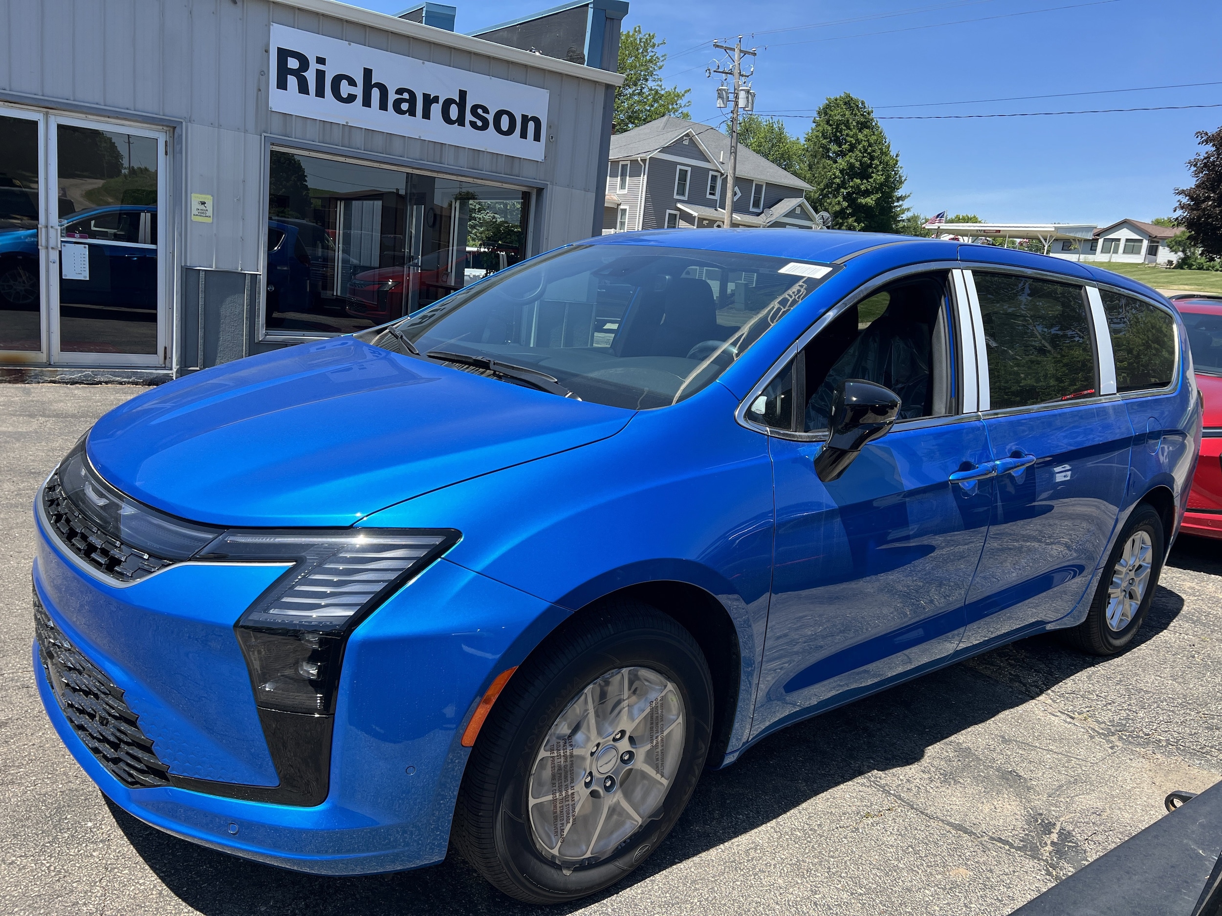2027 Chrysler Pacifica Select's photo