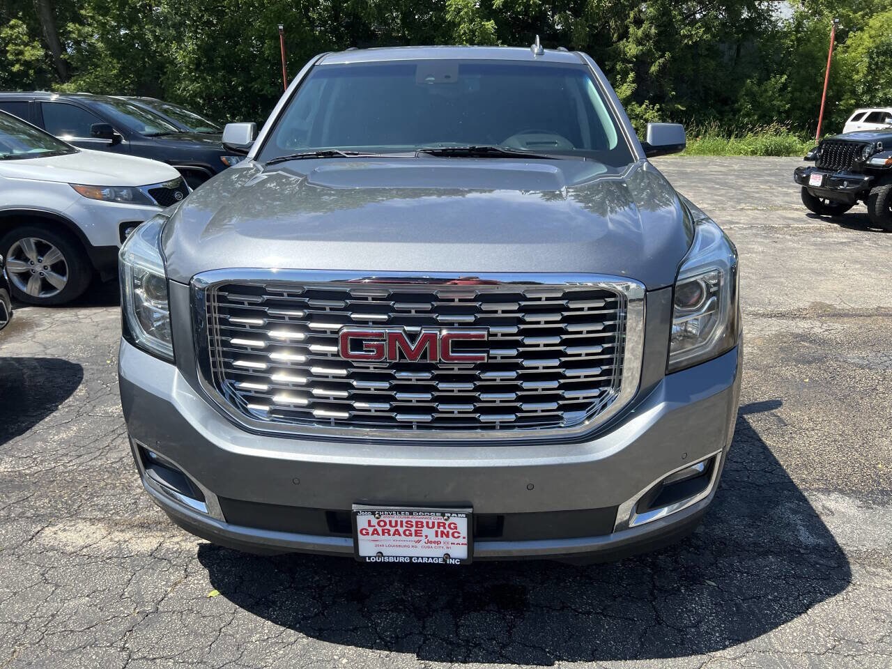 2019 Gmc Yukon Denali photo 2