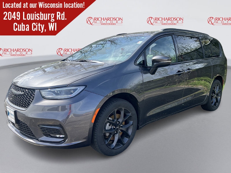 2023 Chrysler Pacifica Touring L AWD's photo
