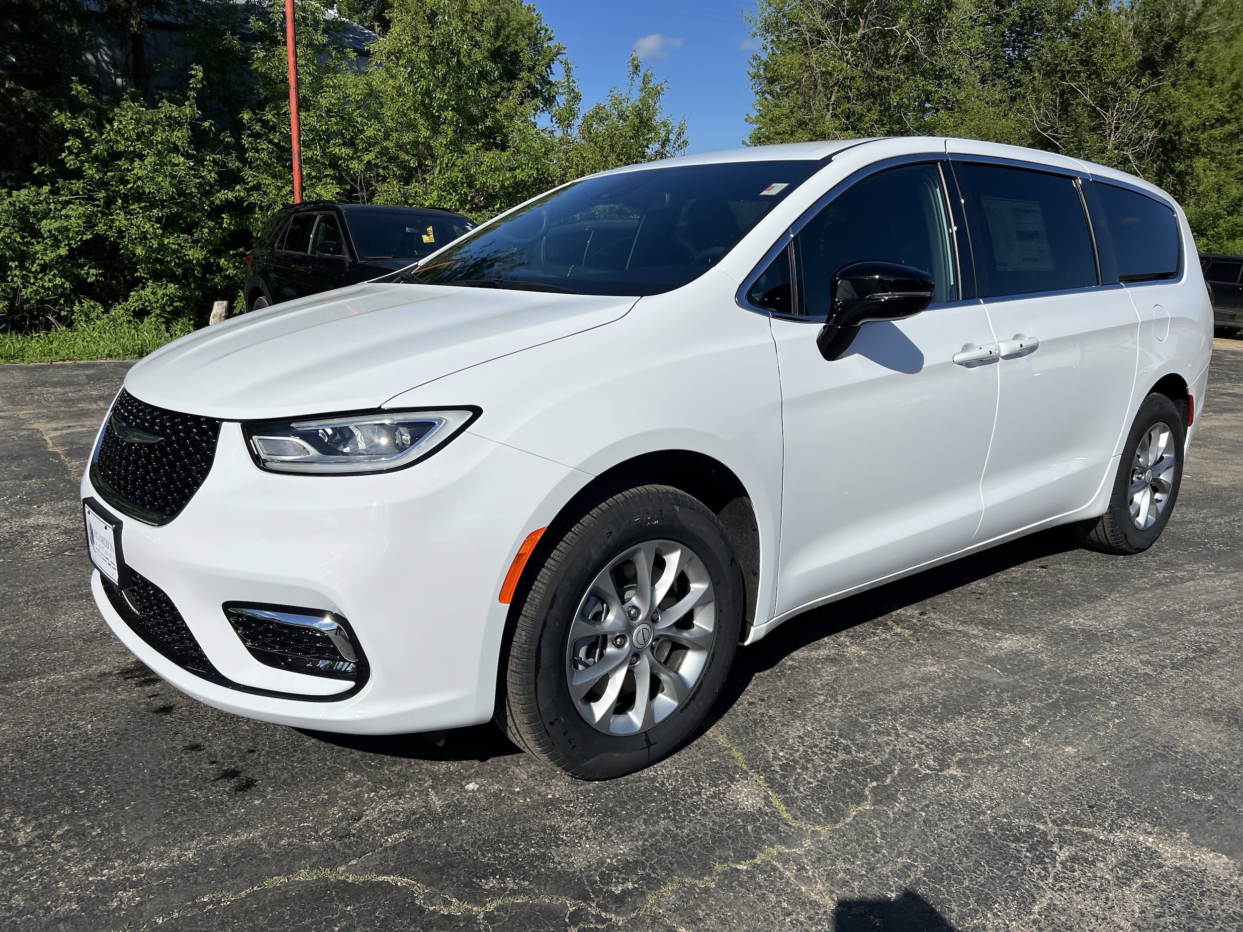 2026 Chrysler Pacifica Select AWD's photo