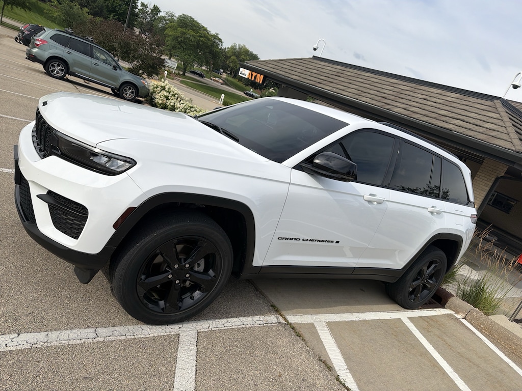 Used 2022 Jeep Grand Cherokee Laredo SUV