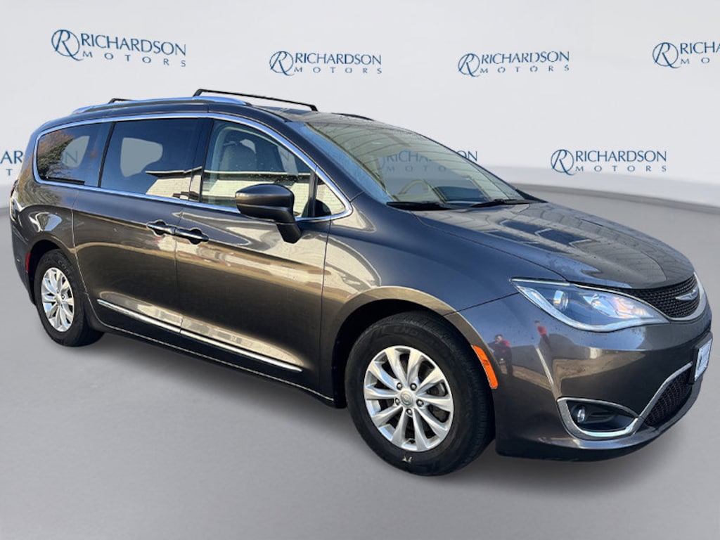 Used 2018 Chrysler Pacifica Touring L Van