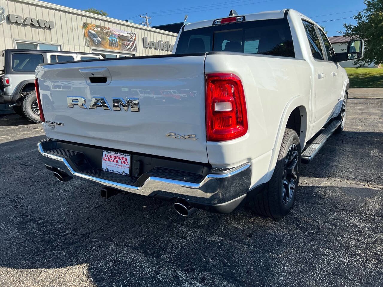 2025 Ram 1500 Laramie photo 3