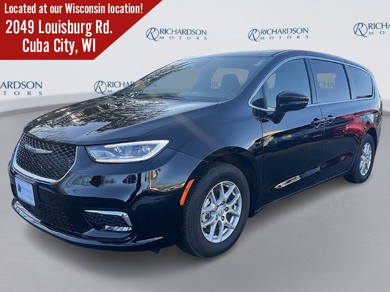 2026 Chrysler Pacifica Select's photo