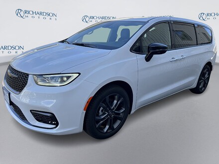 2026 Chrysler Pacifica SELECT Passenger Van