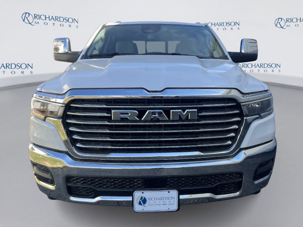 New 2025 Ram 1500 LARAMIE CREW CAB 4X4 5'7 BOX Pickup
