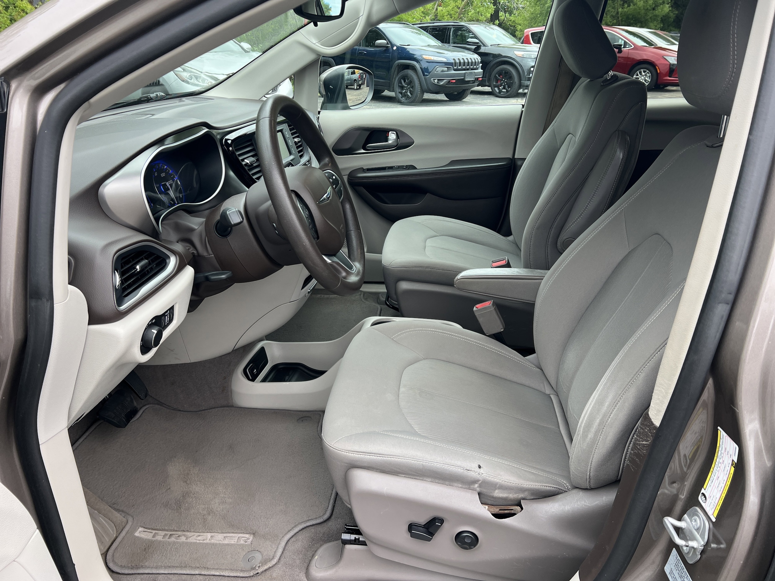 View vehicle photo 7