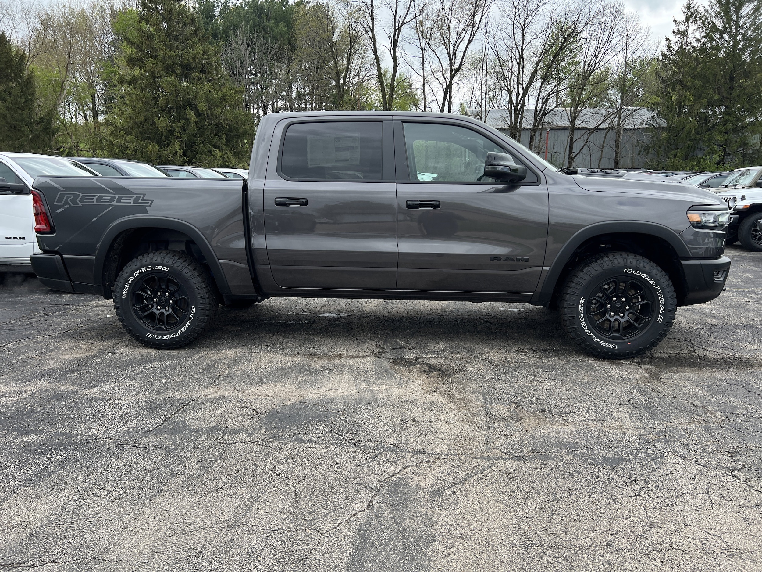 View vehicle photo 4