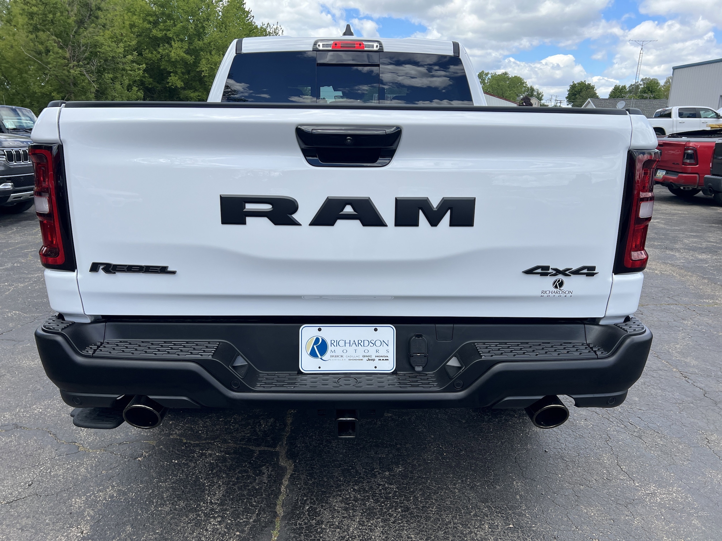 View vehicle photo 4