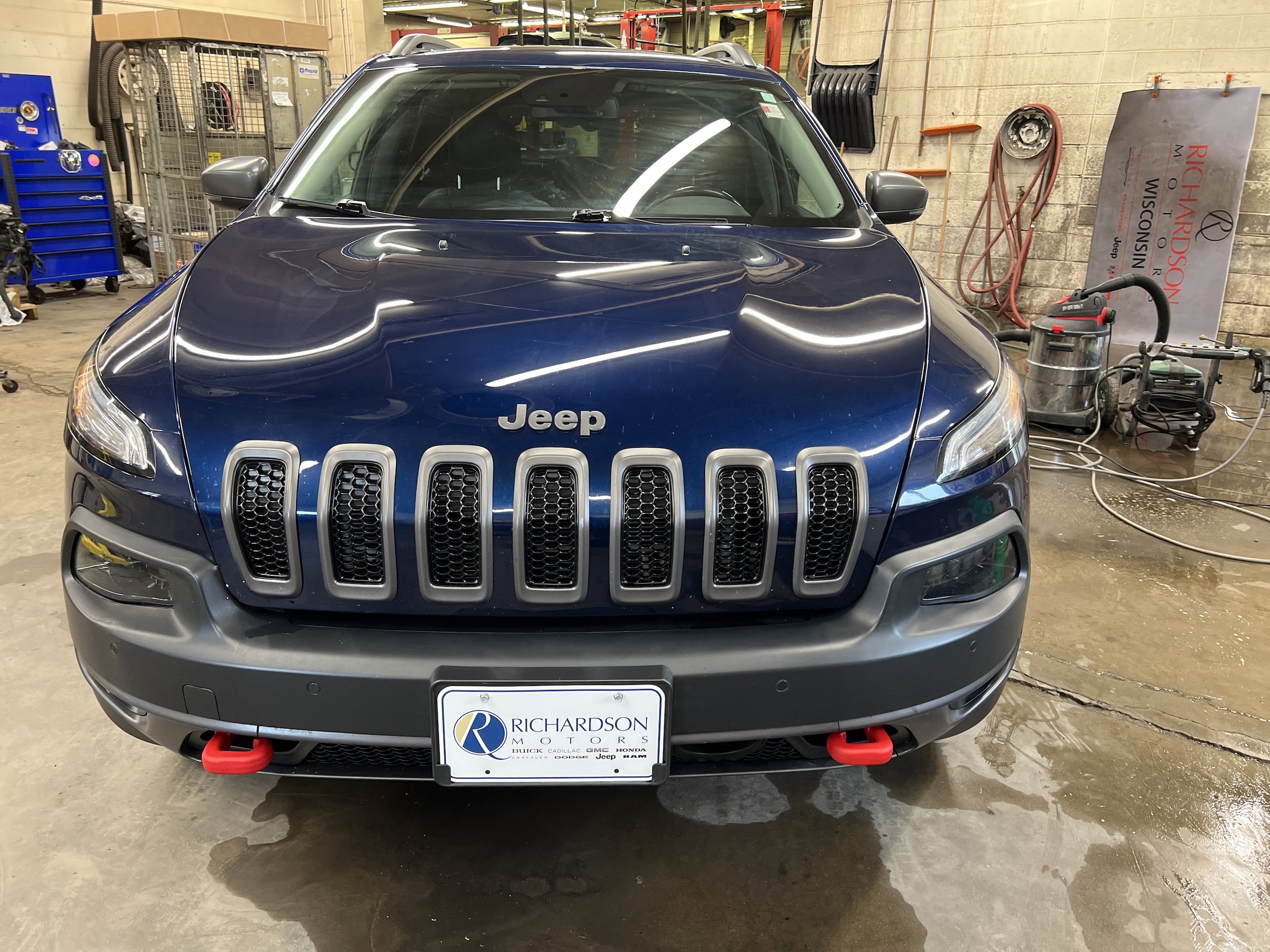 View vehicle photo 2