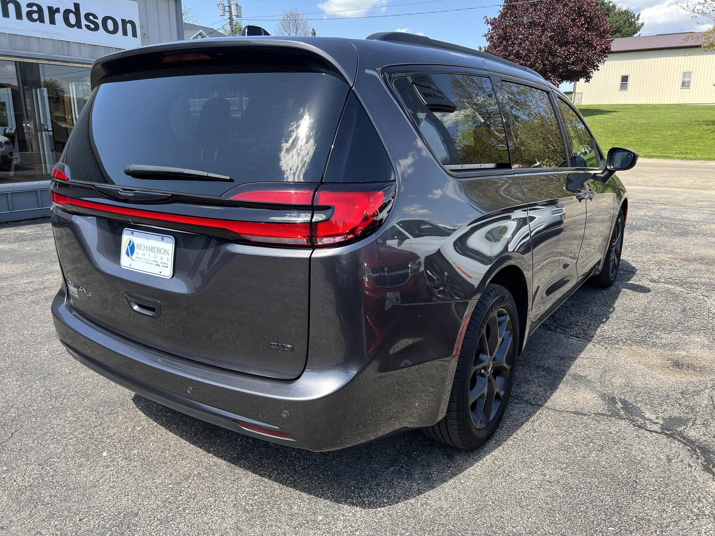 View vehicle photo 7