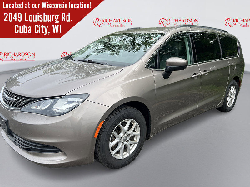 2017 Chrysler Pacifica LX's photo
