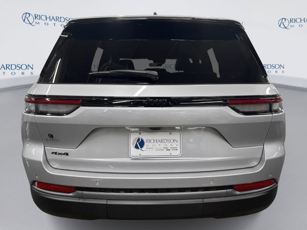 New 2026 Jeep Grand Cherokee LAREDO ALTITUDE 4X4 Sport Utility