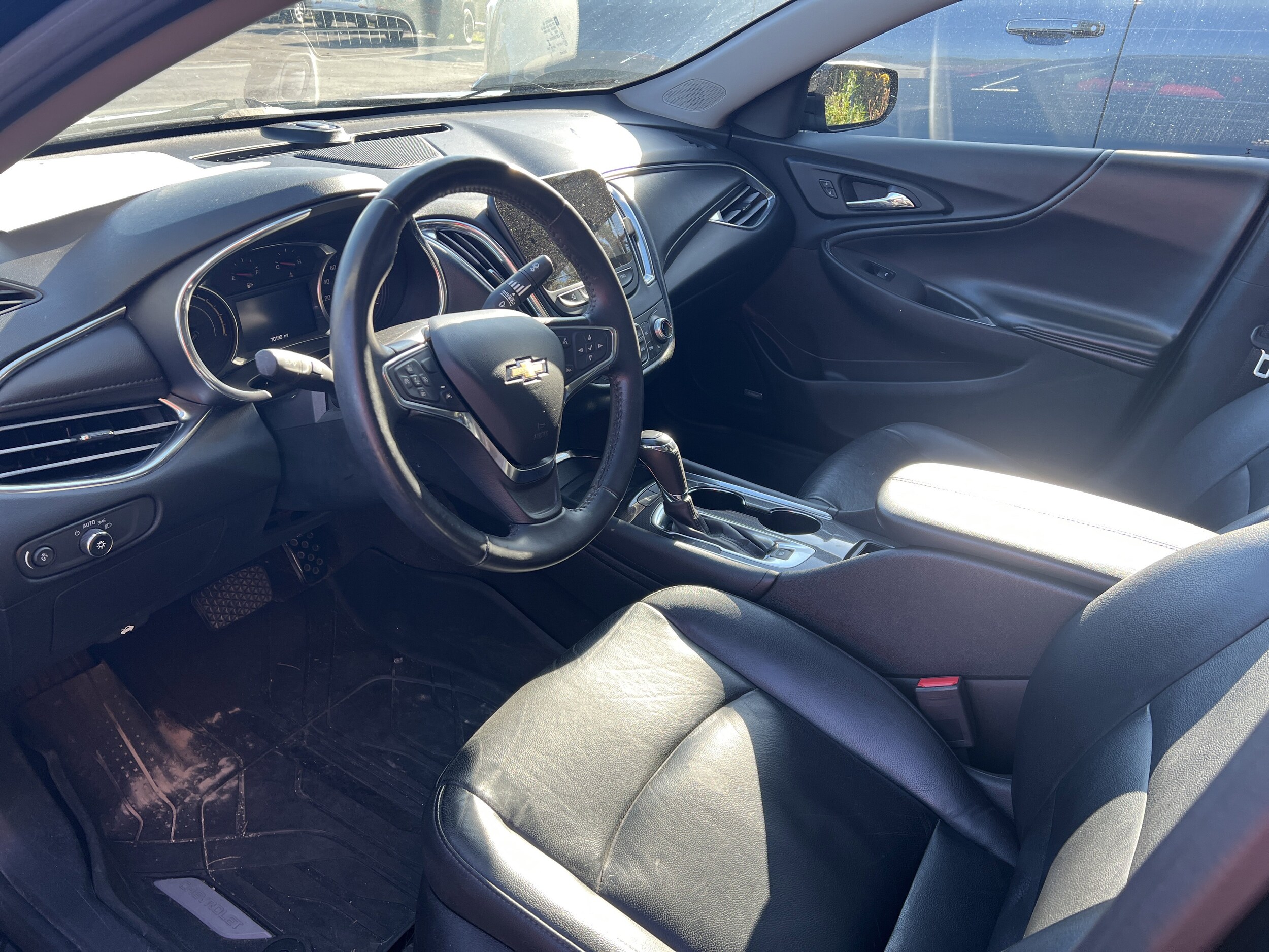 2018 Chevrolet Malibu Hybrid Base photo 2