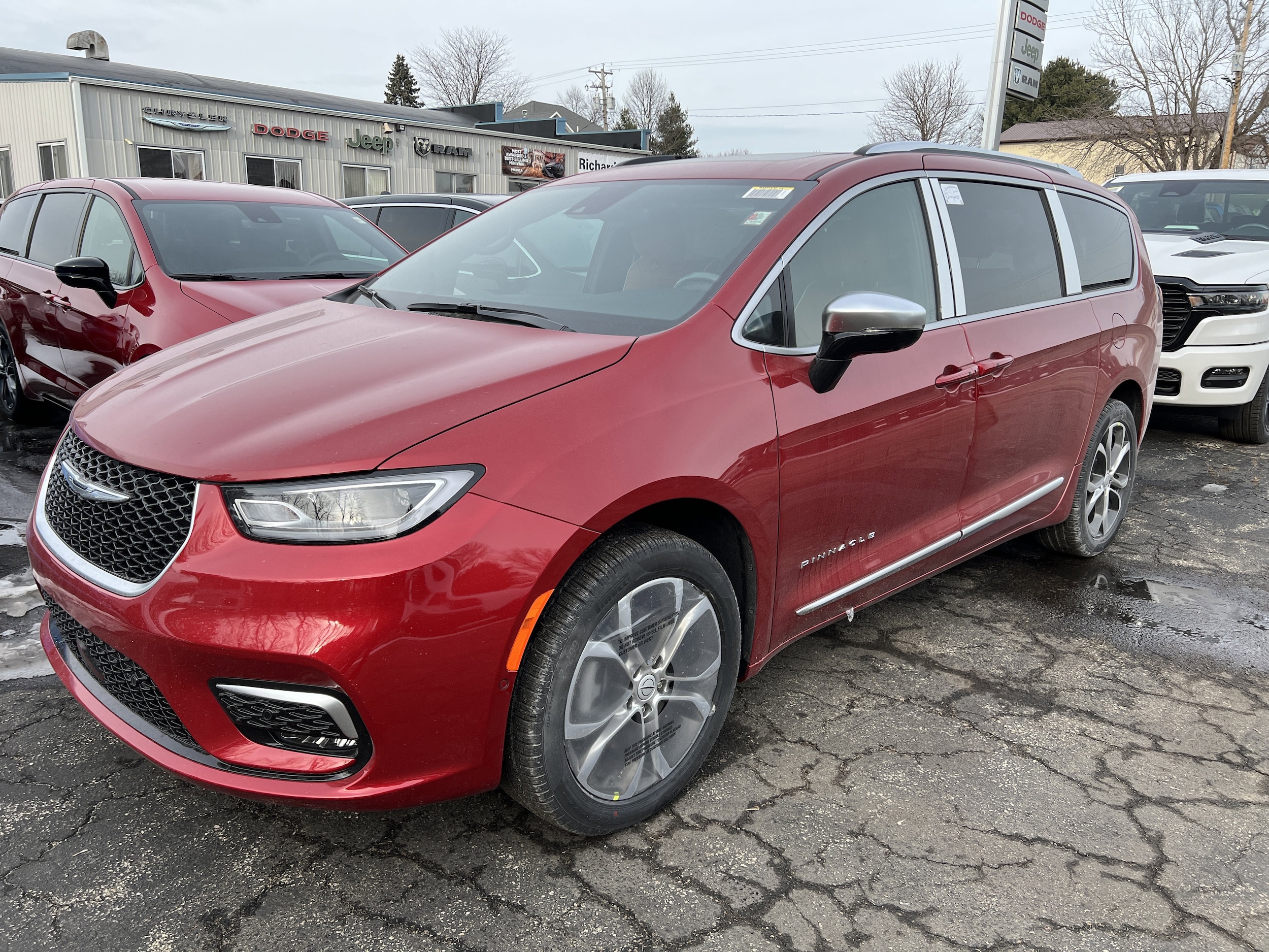 2026 Chrysler Pacifica Pinnacle's photo