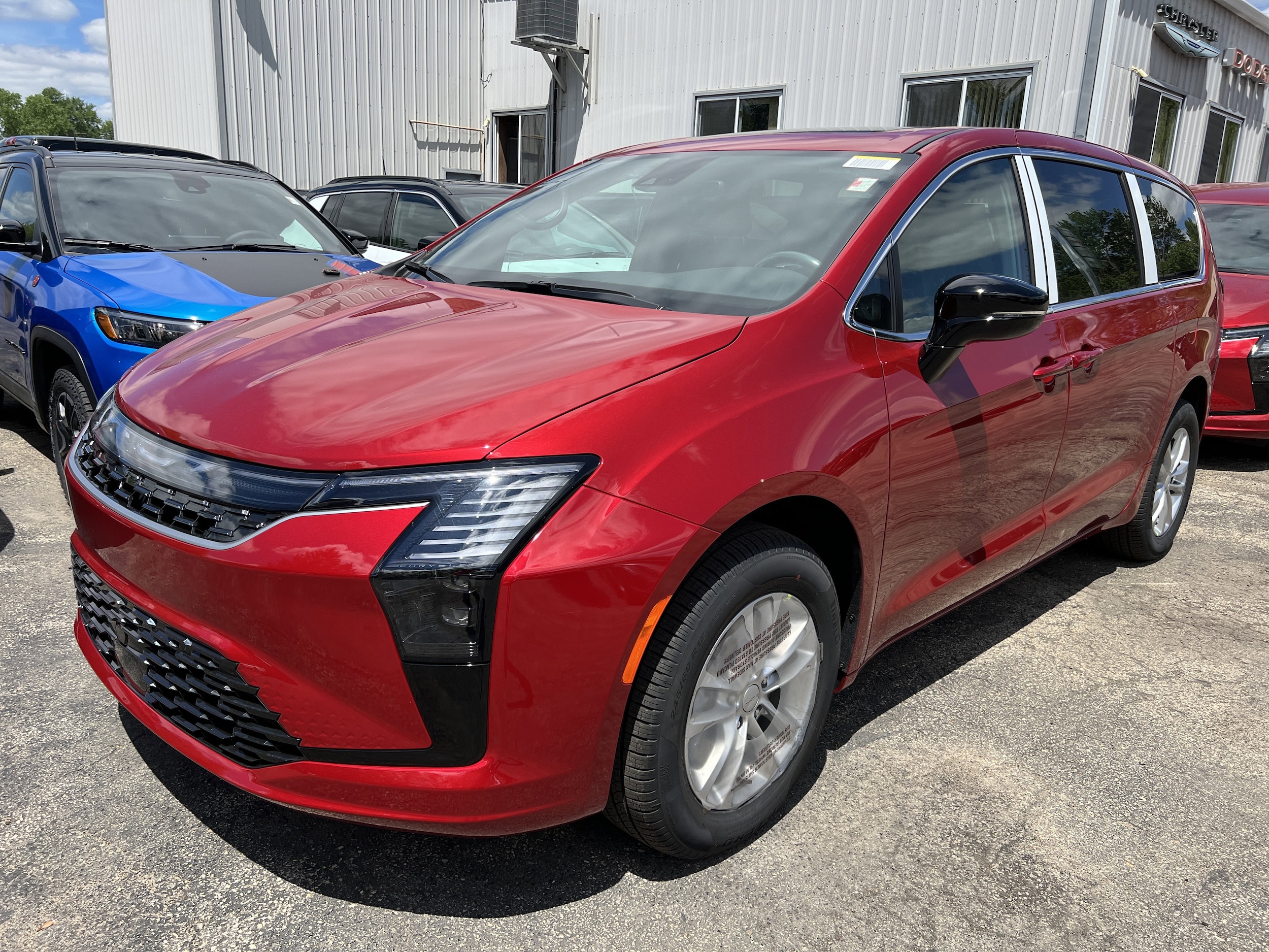 2027 Chrysler Pacifica Select AWD's photo