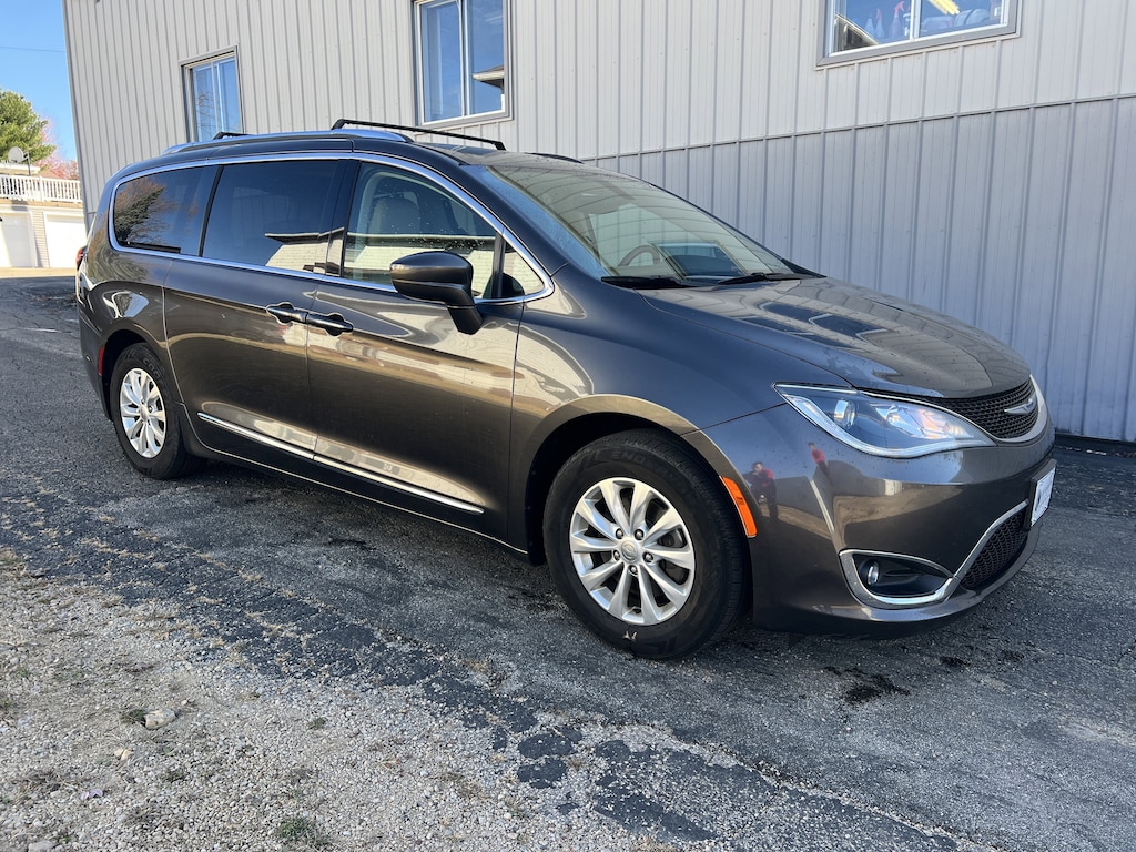 Used 2018 Chrysler Pacifica Touring L Van