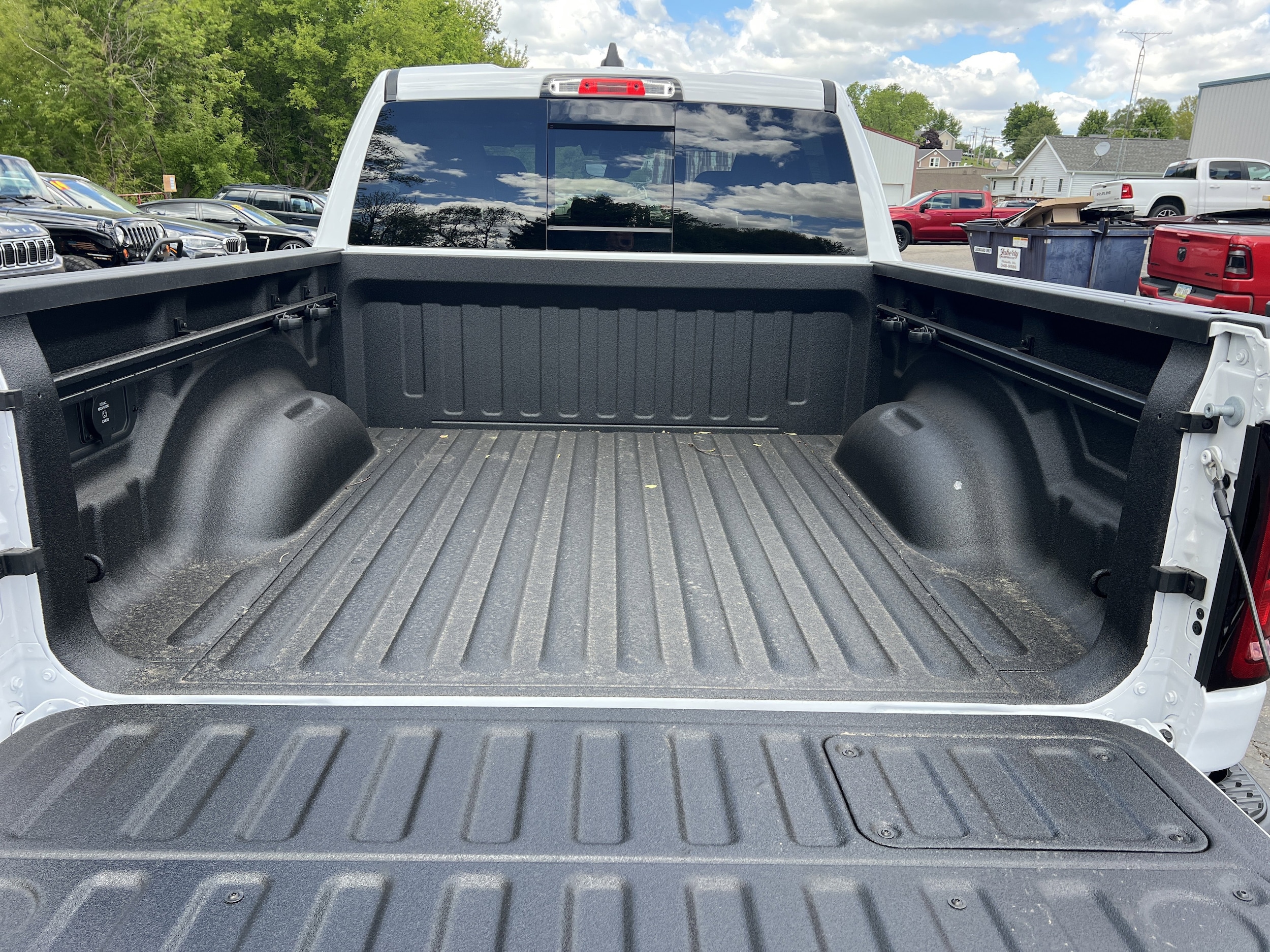 View vehicle photo 5