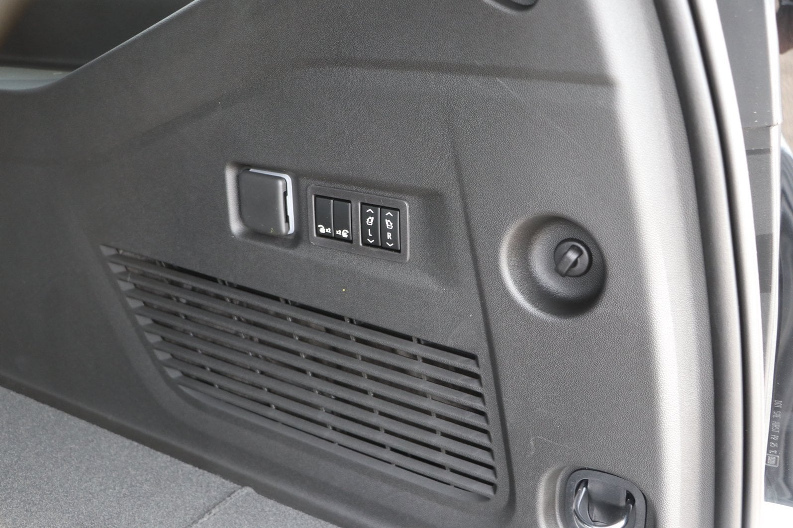 2026 Chevrolet Suburban Premier - Photo 36