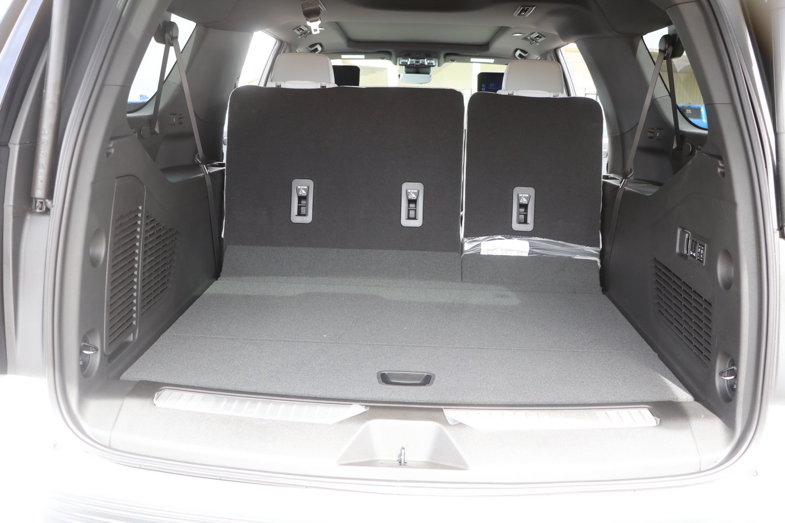 2026 Chevrolet Suburban Premier - Photo 32