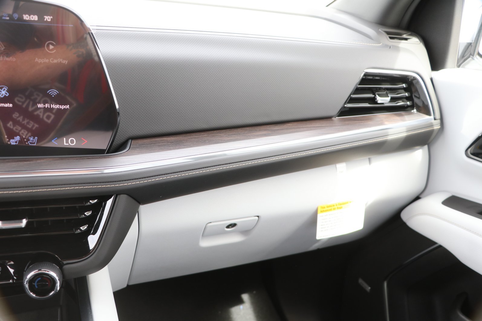 2026 Chevrolet Suburban Premier - Photo 30