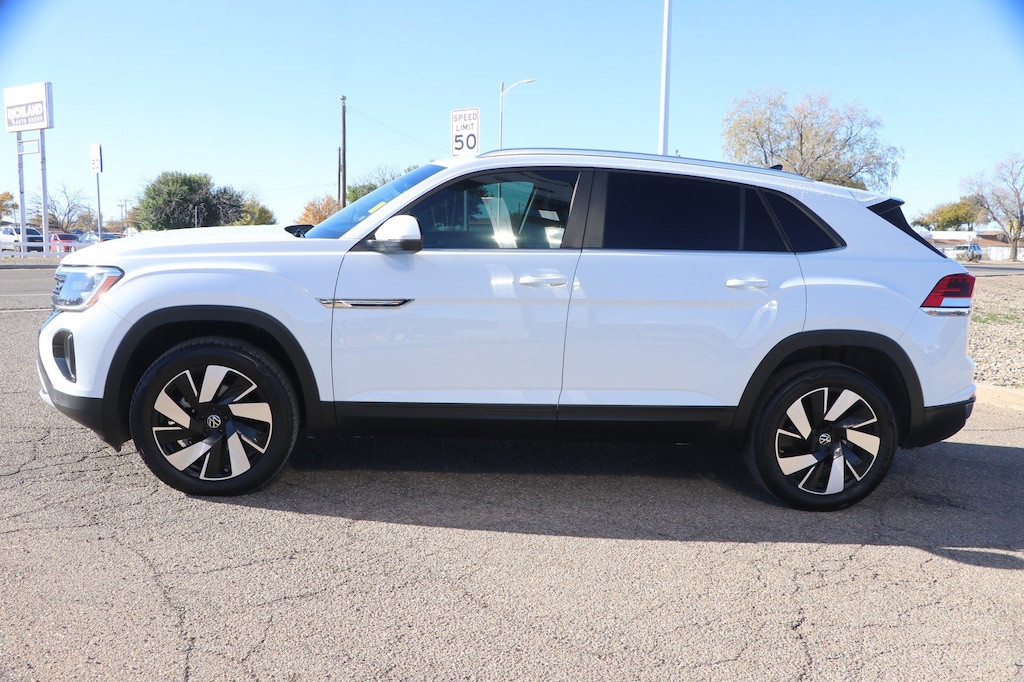2024 Volkswagen Atlas Cross Sport SE Technology photo 2