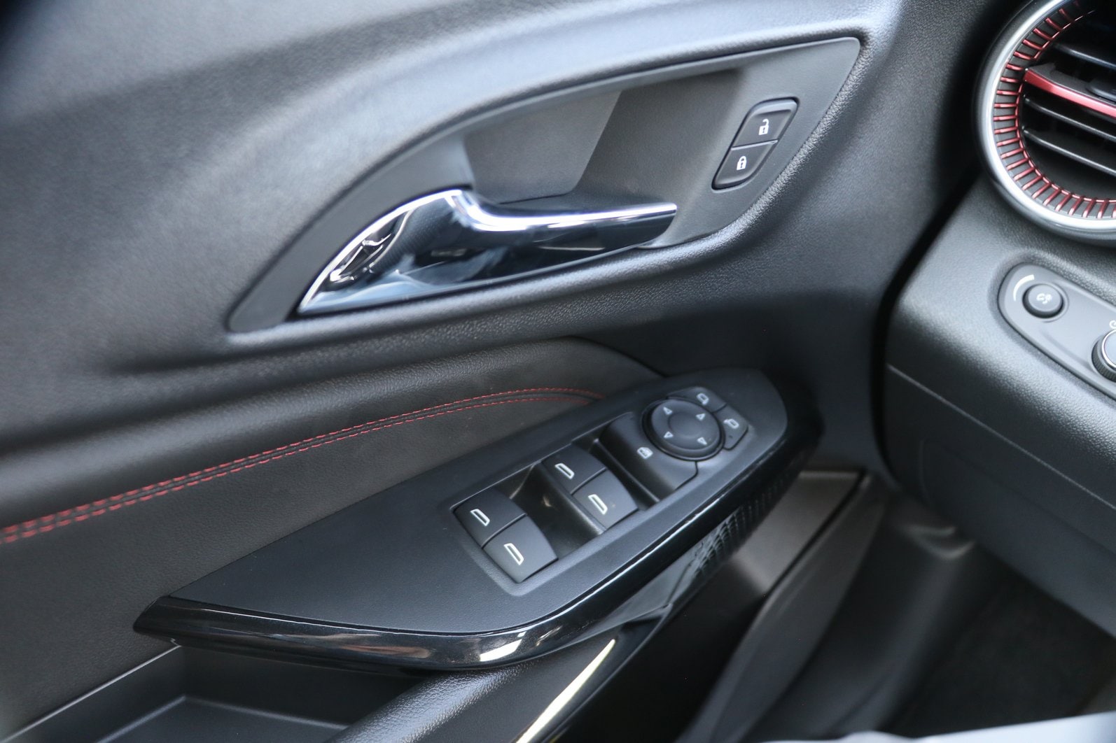 2026 Chevrolet Trax RS - Photo 11