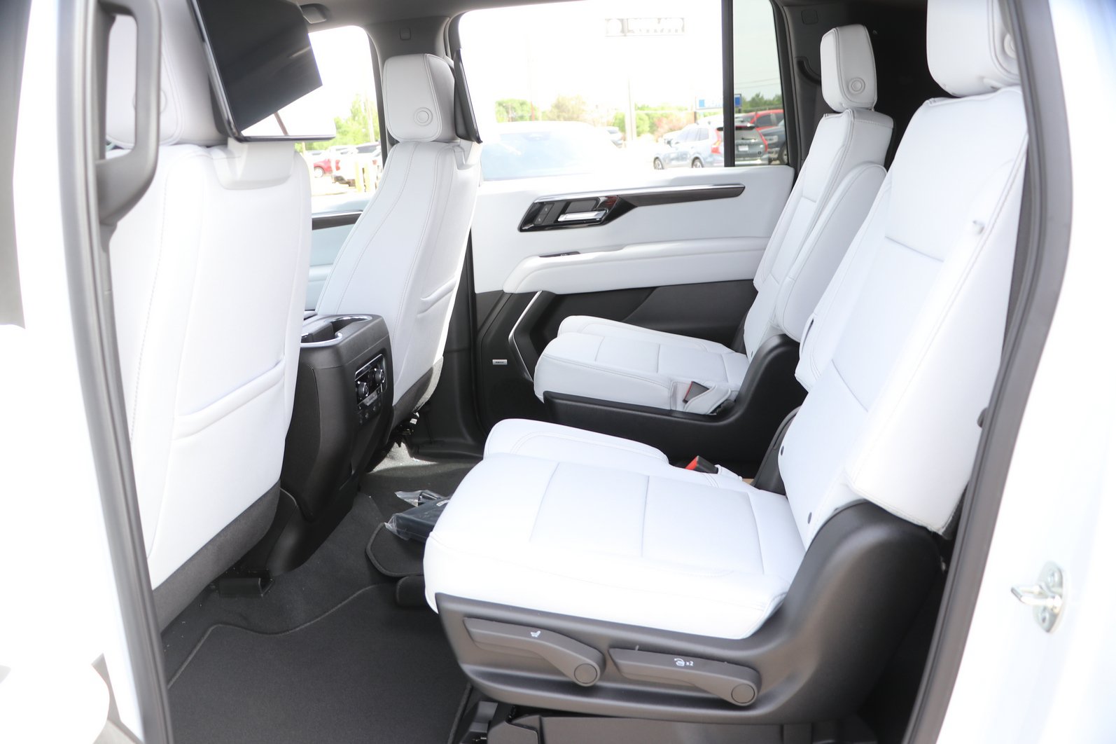 2026 Chevrolet Suburban Premier - Photo 31
