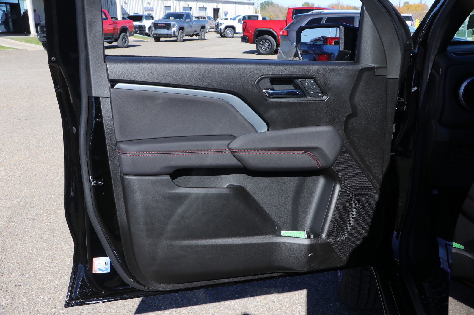 2026 Chevrolet Colorado Z71 - Photo 12