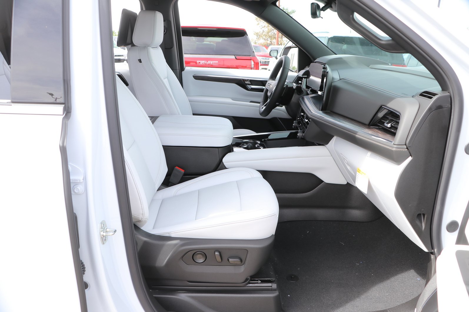 2026 Chevrolet Suburban Premier - Photo 39