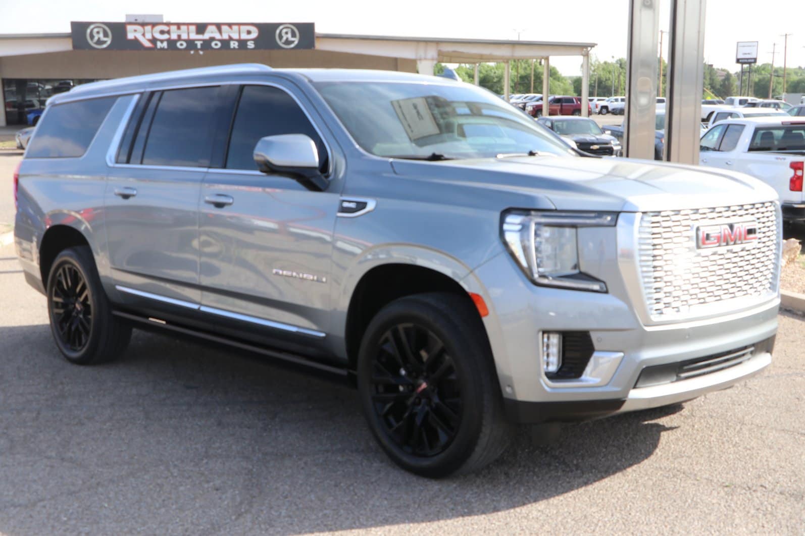 2023 GMC Yukon Denali AWD's photo