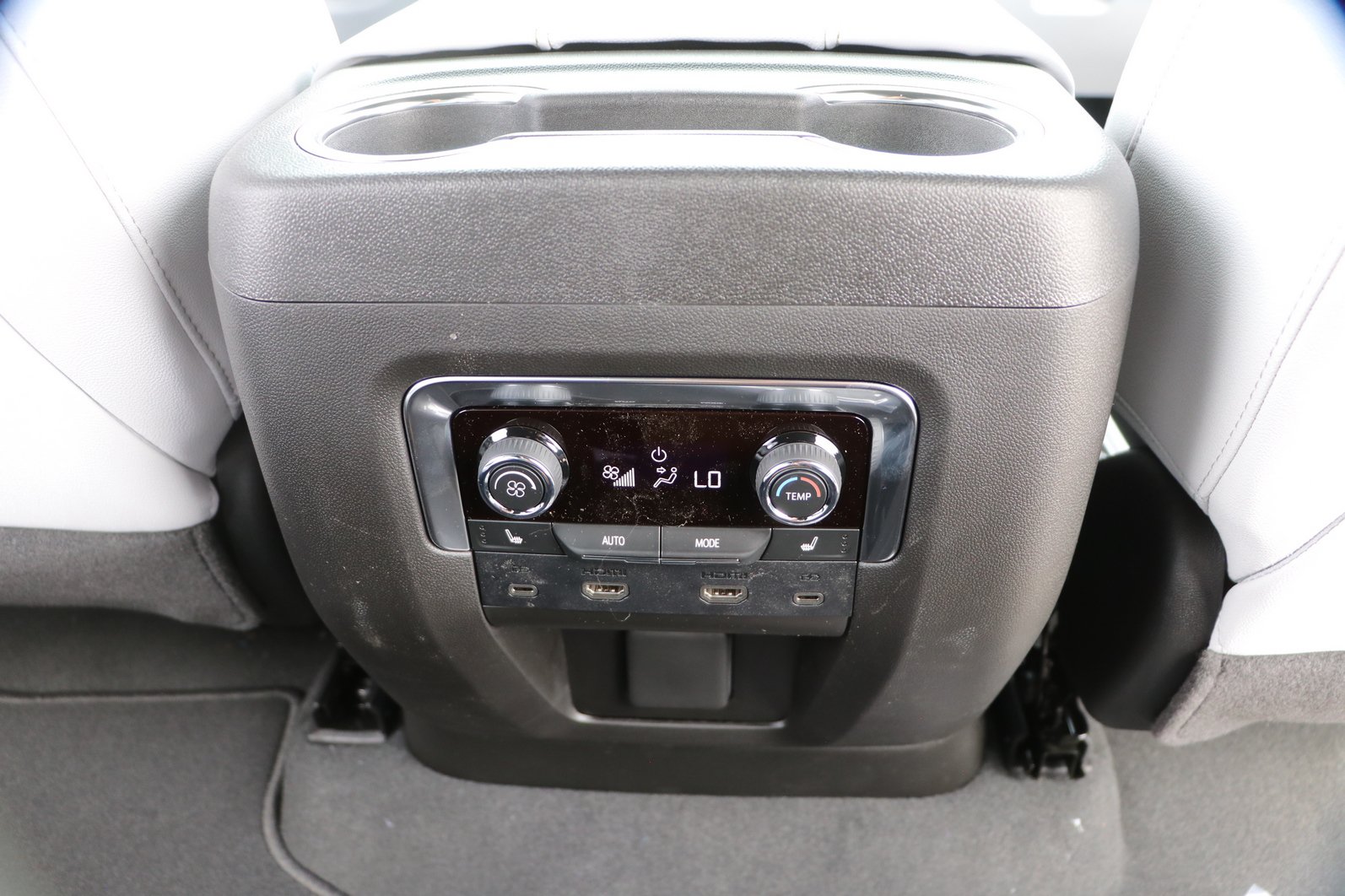 2026 Chevrolet Suburban Premier - Photo 38