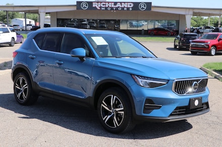 2024 Volvo XC40 Core Bright Theme