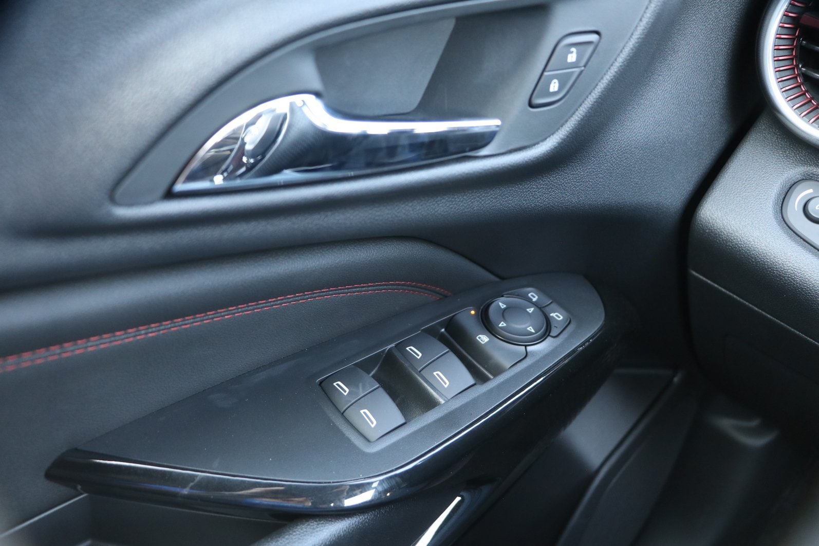 2026 Chevrolet Trax RS - Photo 10