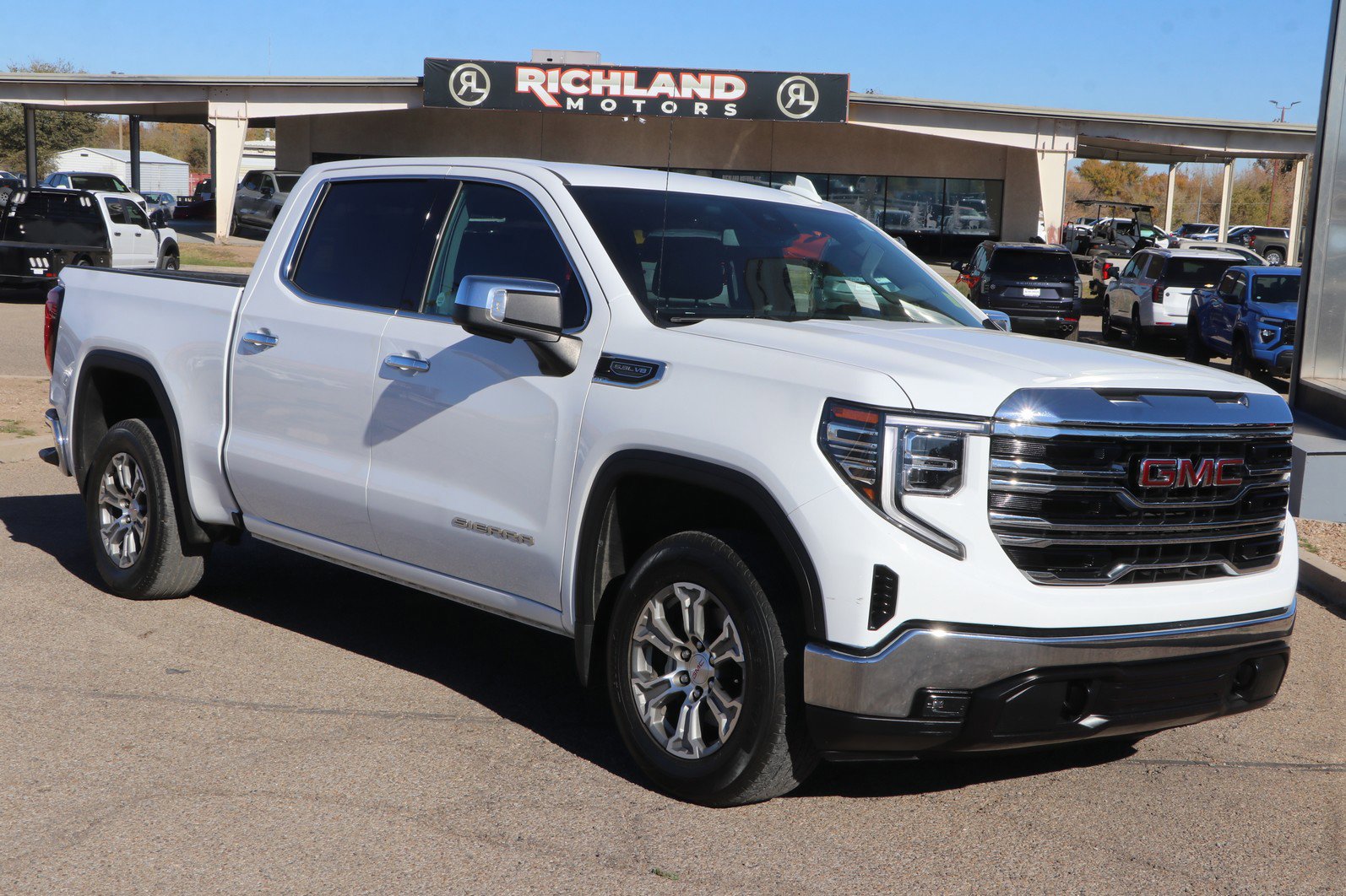 2024 GMC Sierra 1500 SLT's photo