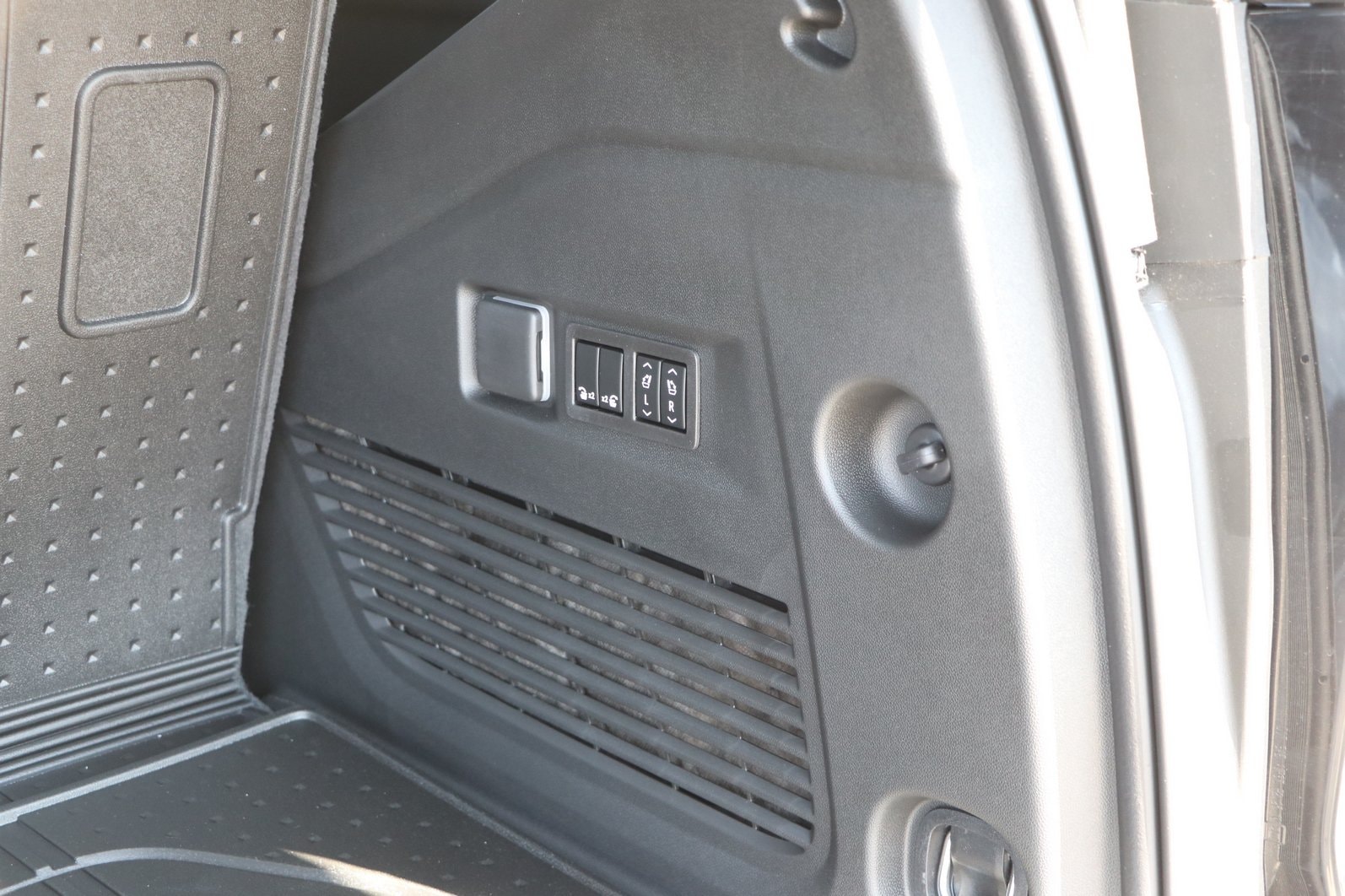 2026 Chevrolet Tahoe RST - Photo 33
