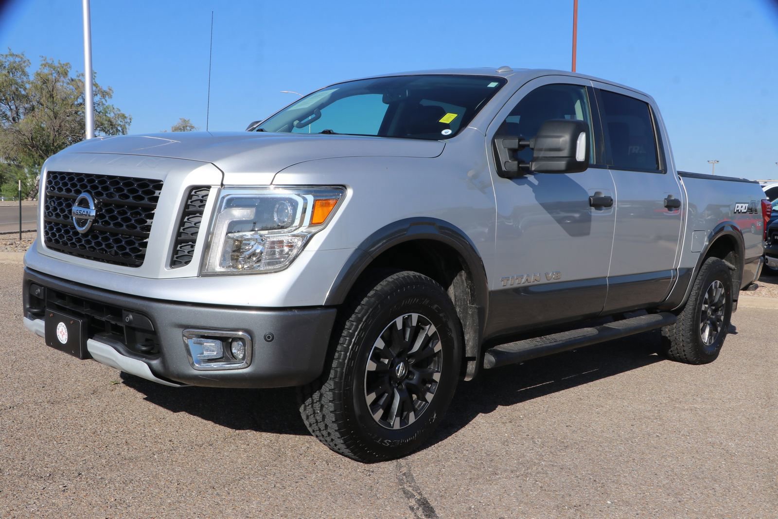 2019 Nissan Titan PRO-4X photo 3