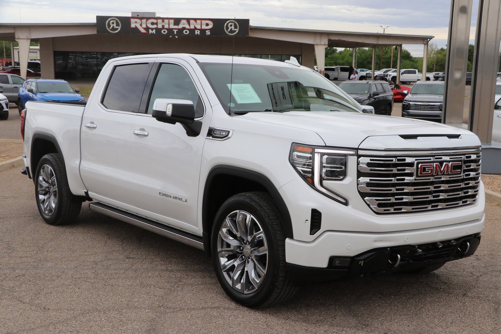 2023 GMC Sierra 4WD Crew Cab Short Box Denali's photo