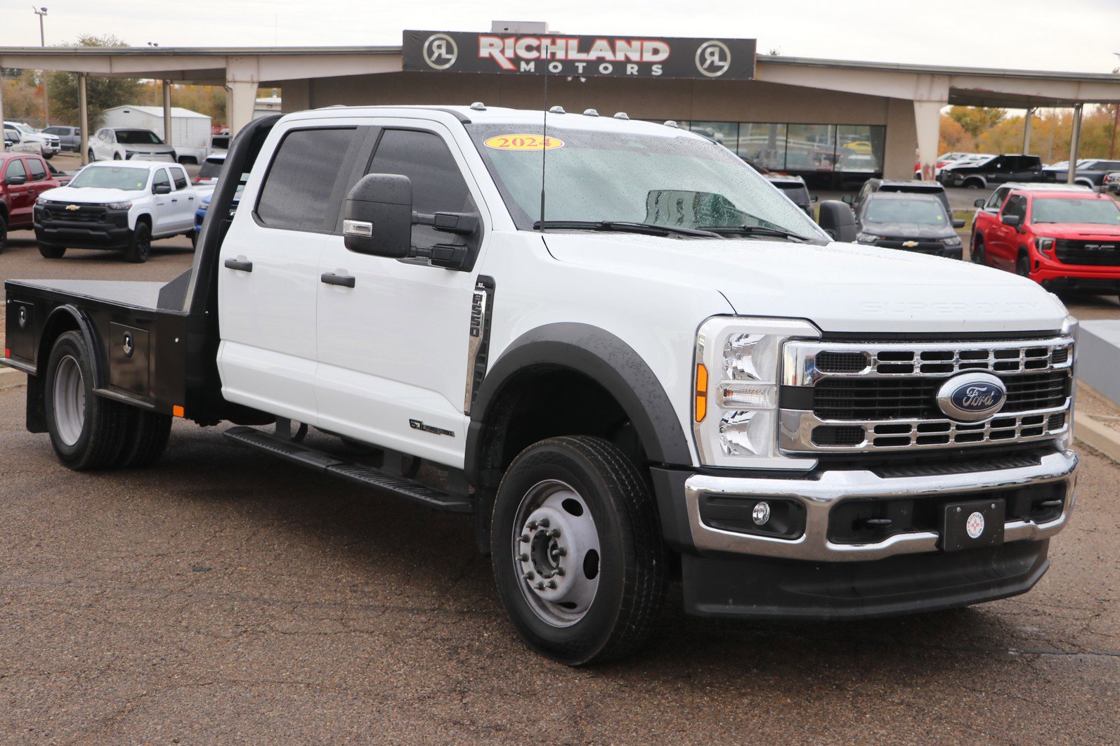 2024 Ford F-550 Super Duty Chassis Cab XL's photo