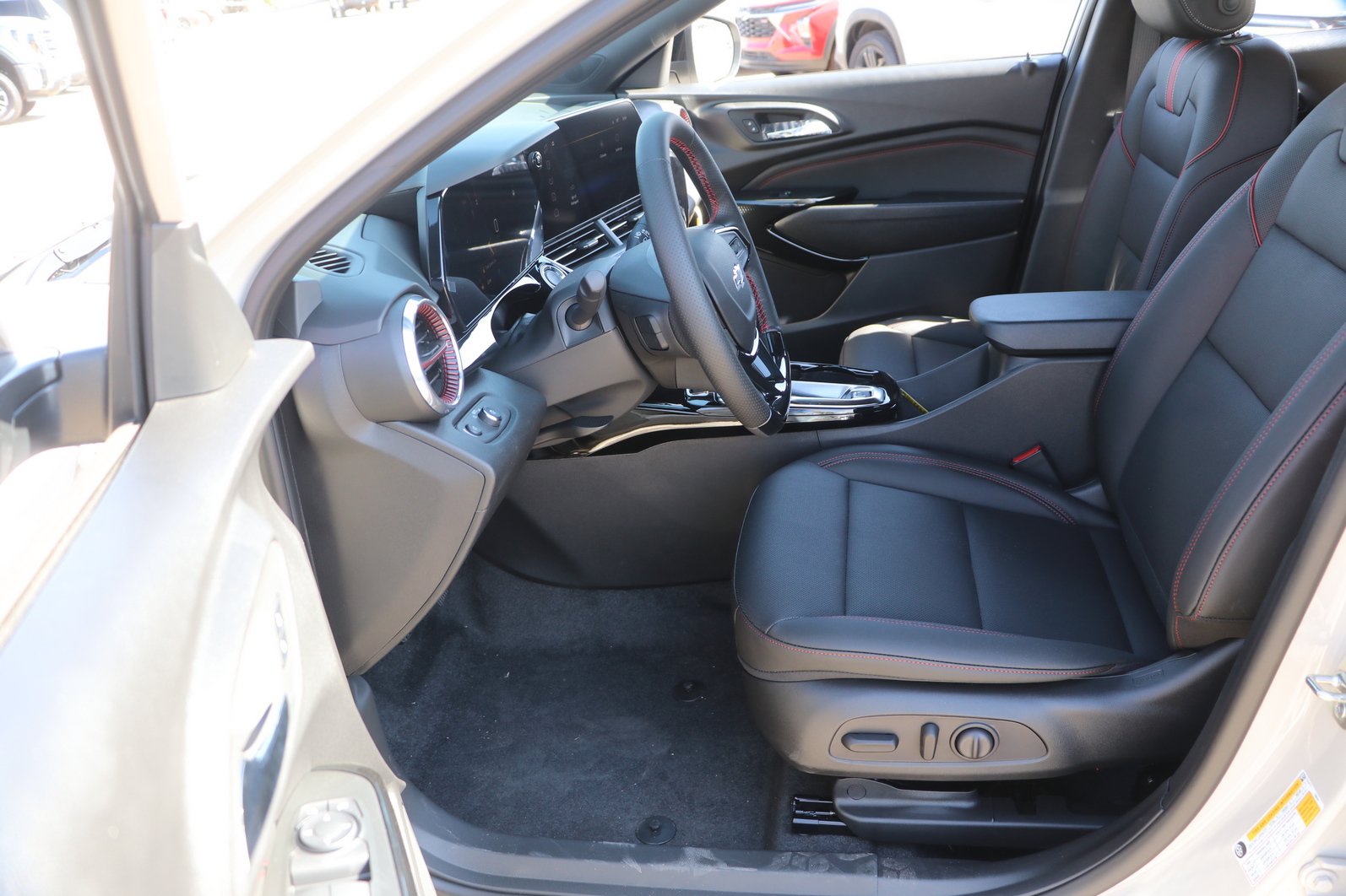 2026 Chevrolet Trax RS - Photo 12